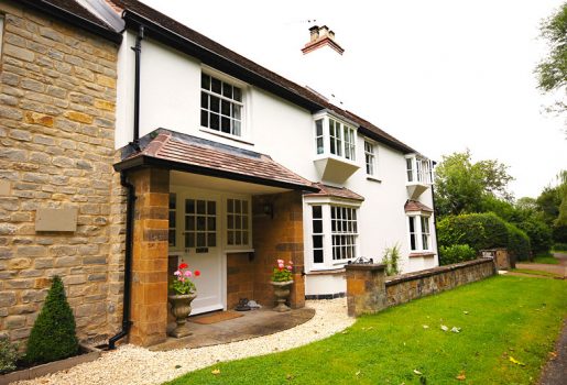 Turnpipe Cottage. A small cottage with part external wall render, and part brick work for an attractive finish.